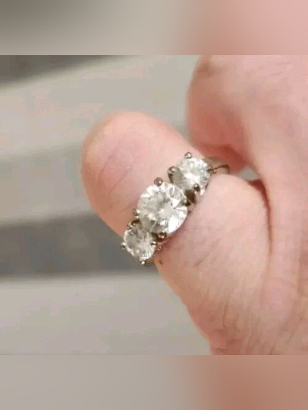 Vintage 💍 Avon Engagement Ring W 3 Cubic Zirconias Size 7